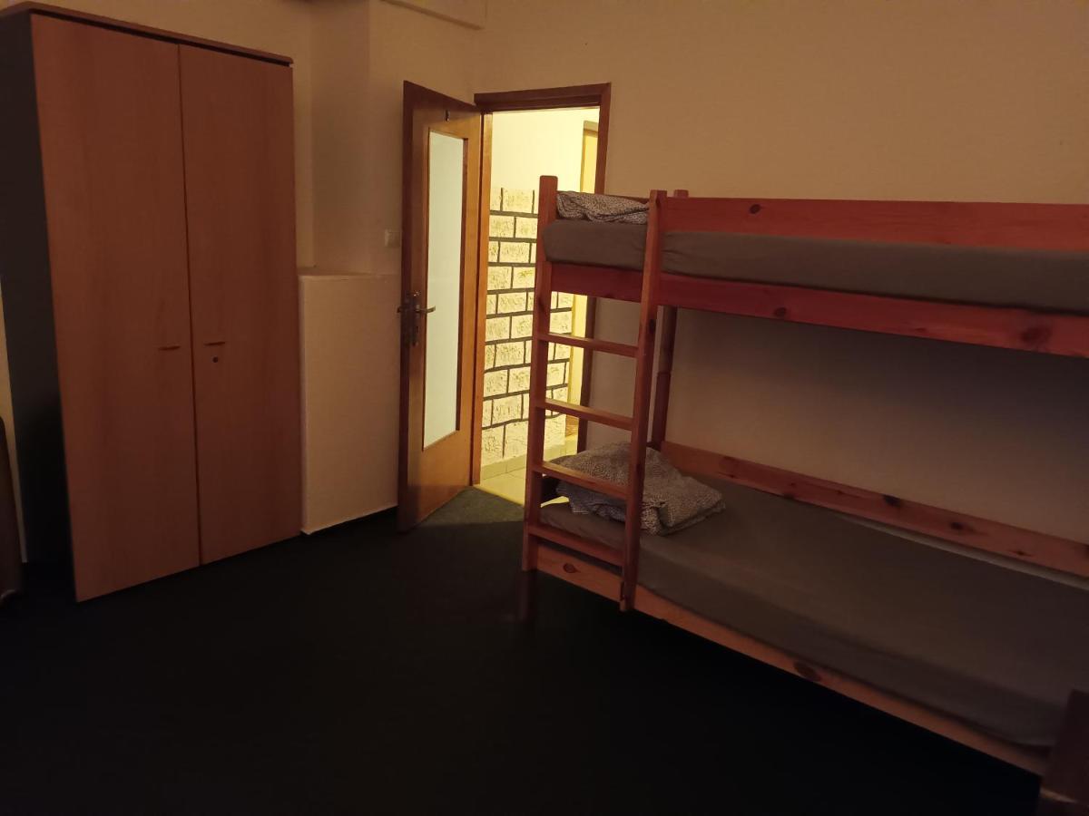 Polsland Hostels Airport Warszawa Eksteriør bilde